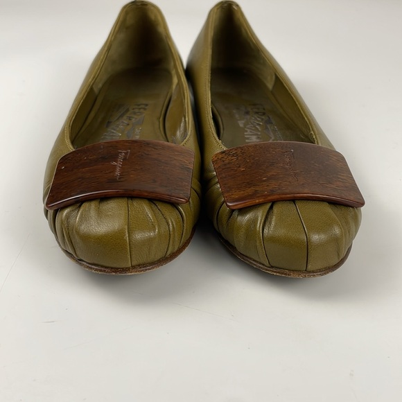 Salvatore Ferragamo | Olive Green Leather Wood Accent Ballet Flats 1970s 4.5 - Picture 3 of 12